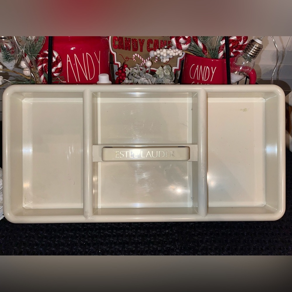 VINTAGE ESTEE LAUDER PLASTIC MAKE UP ORGANIZER WITH HANDLE